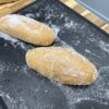 当店で焼き上げた自家製コッペパンをグラニュー糖で包み込んだ揚げパン。昔懐かしい給食の味を再現した人気商品。
